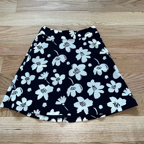 Ann Taylor Women's Navy Floral A Line Mini Skirt with Pockets! Size 00 Petite - Picture 3 of 5